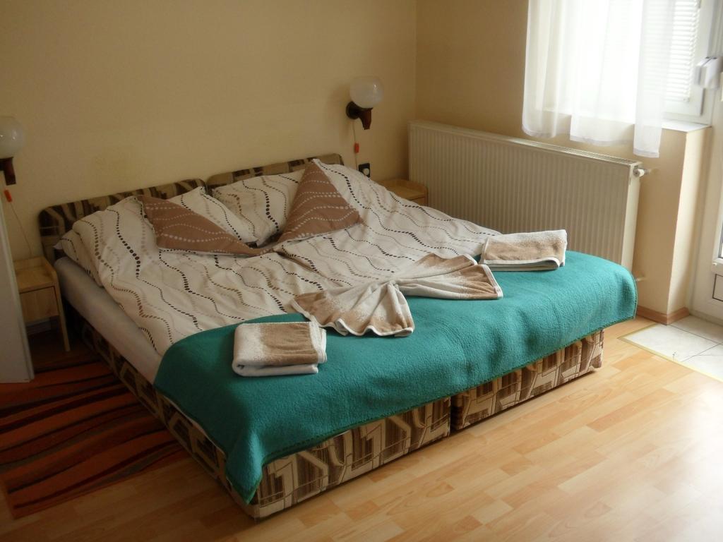 Friends Villa Apartments Hévíz Quarto foto
