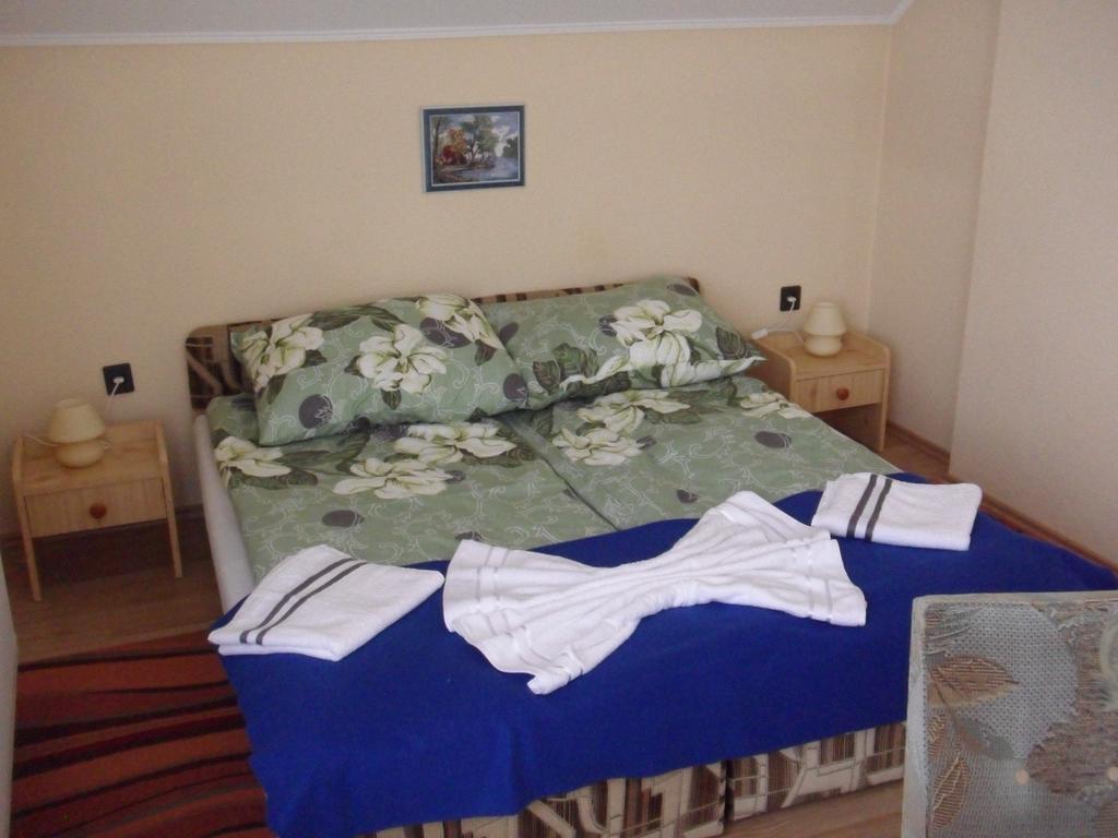 Friends Villa Apartments Hévíz Quarto foto